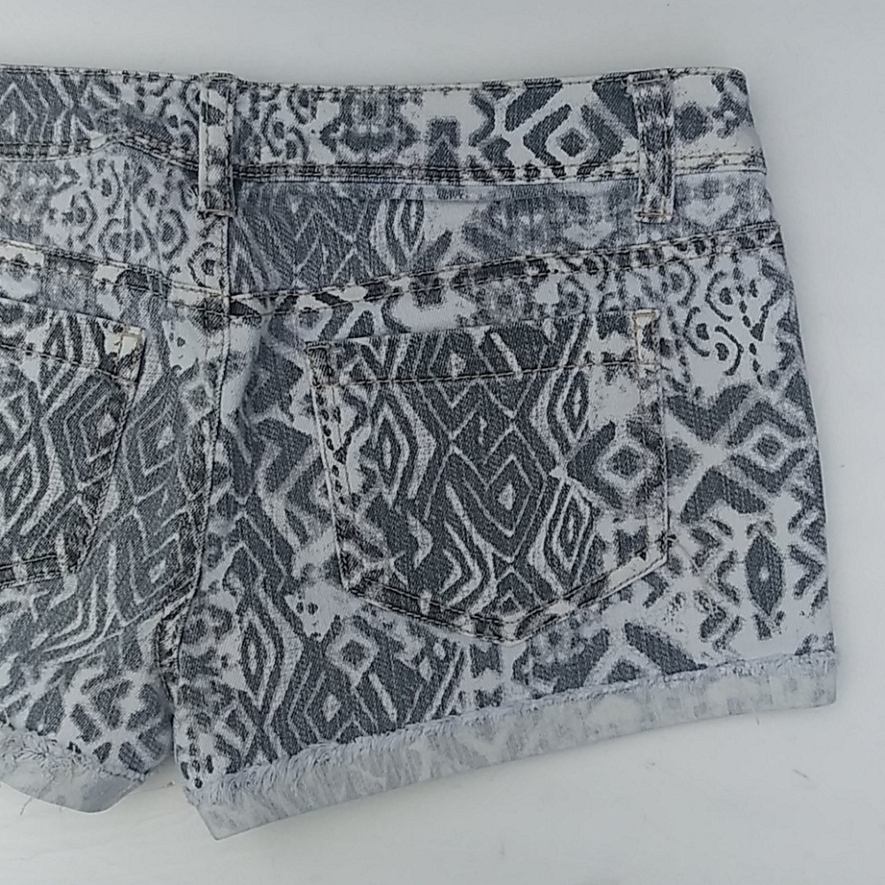 Mossimo S.Co. Low Rise Washed Denim Shorts Sz 5 - Picture 5 of 7
